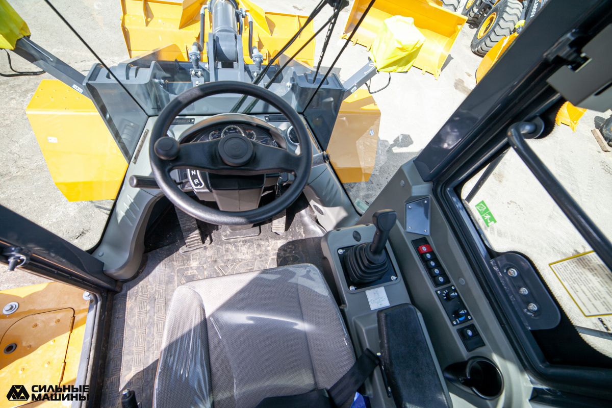 Фронтальный погрузчик XCMG LW550RU