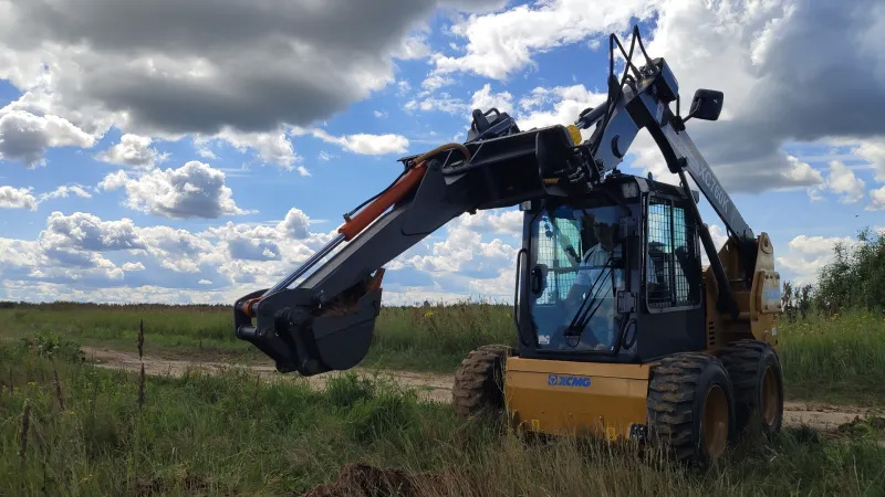 Мини-погрузчик XCMG XC760K