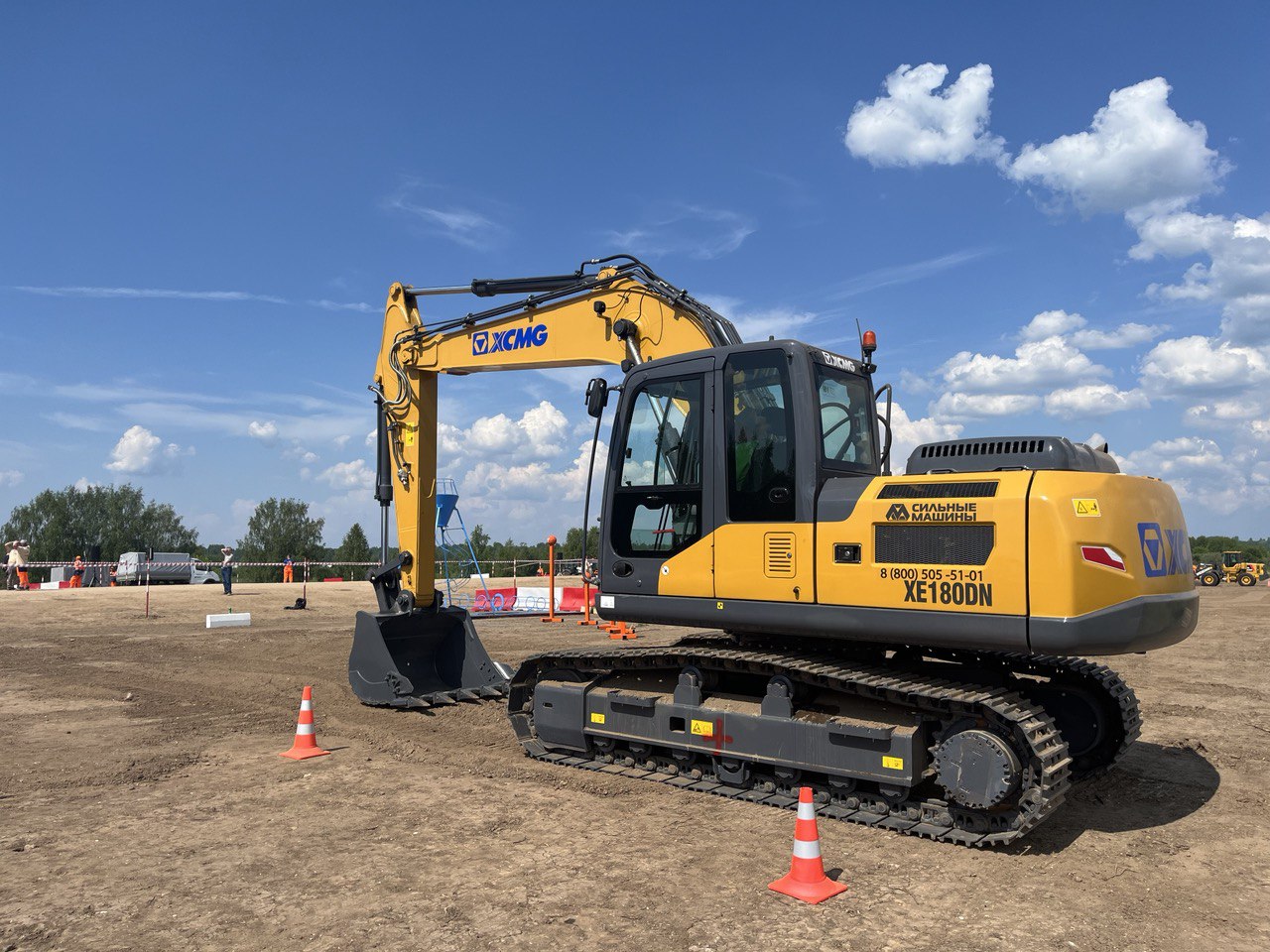 Гусеничный экскаватор XCMG XE180DN