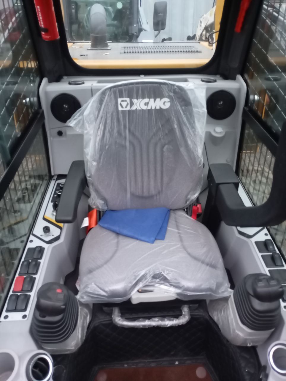 Мини-погрузчик XCMG SV790RU