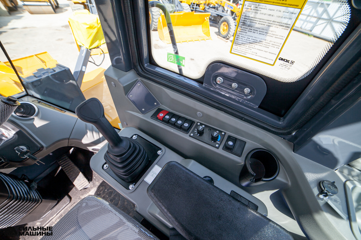 Фронтальный погрузчик XCMG LW550RU