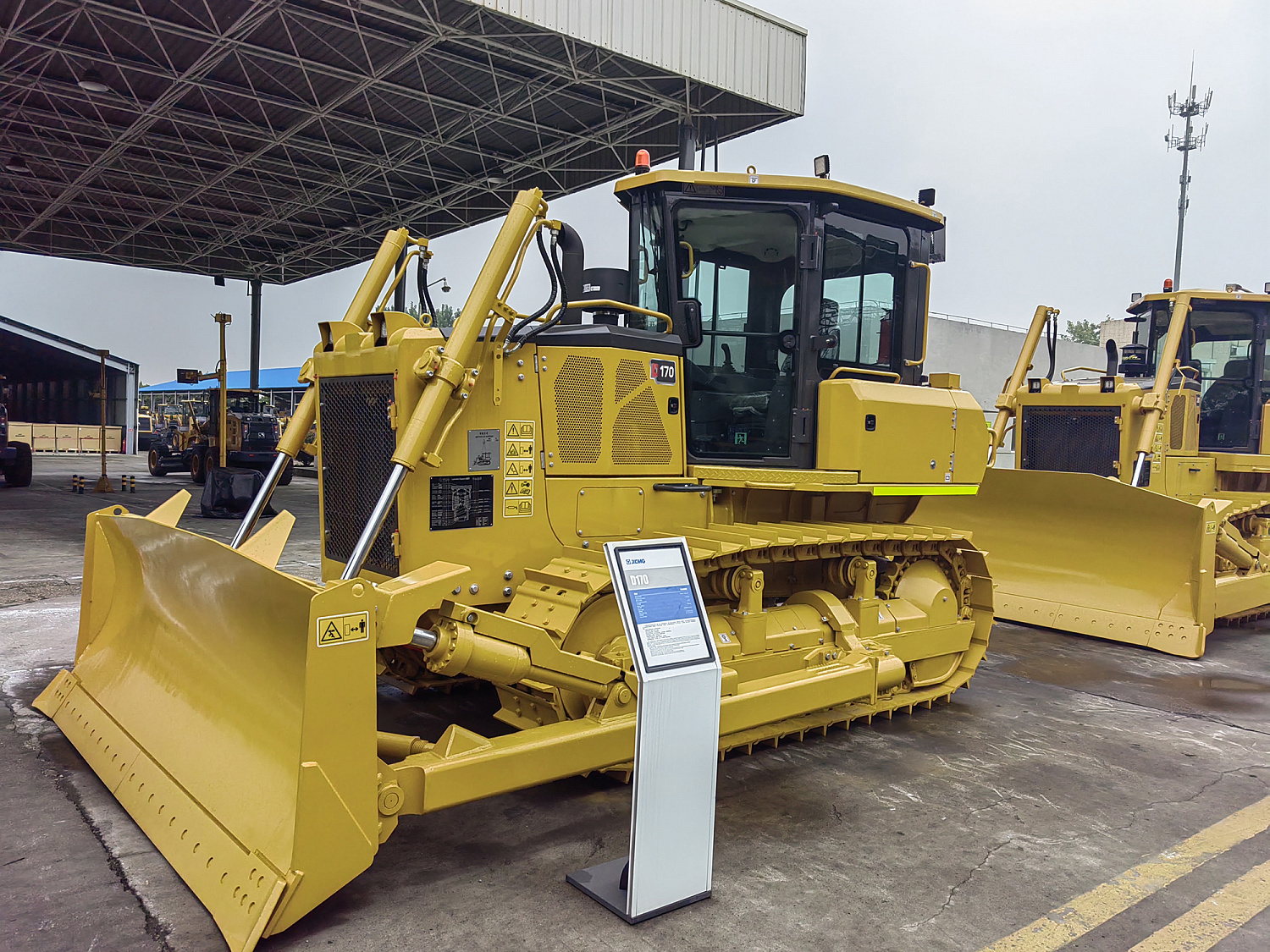 Бульдозер XCMG D170