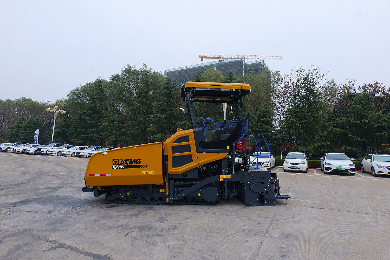 Асфальтоукладчик XCMG RP705