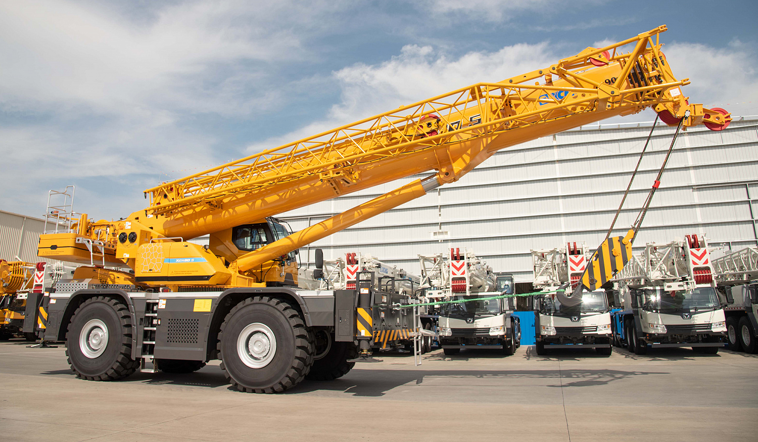 Короткобазный кран XCR90_S