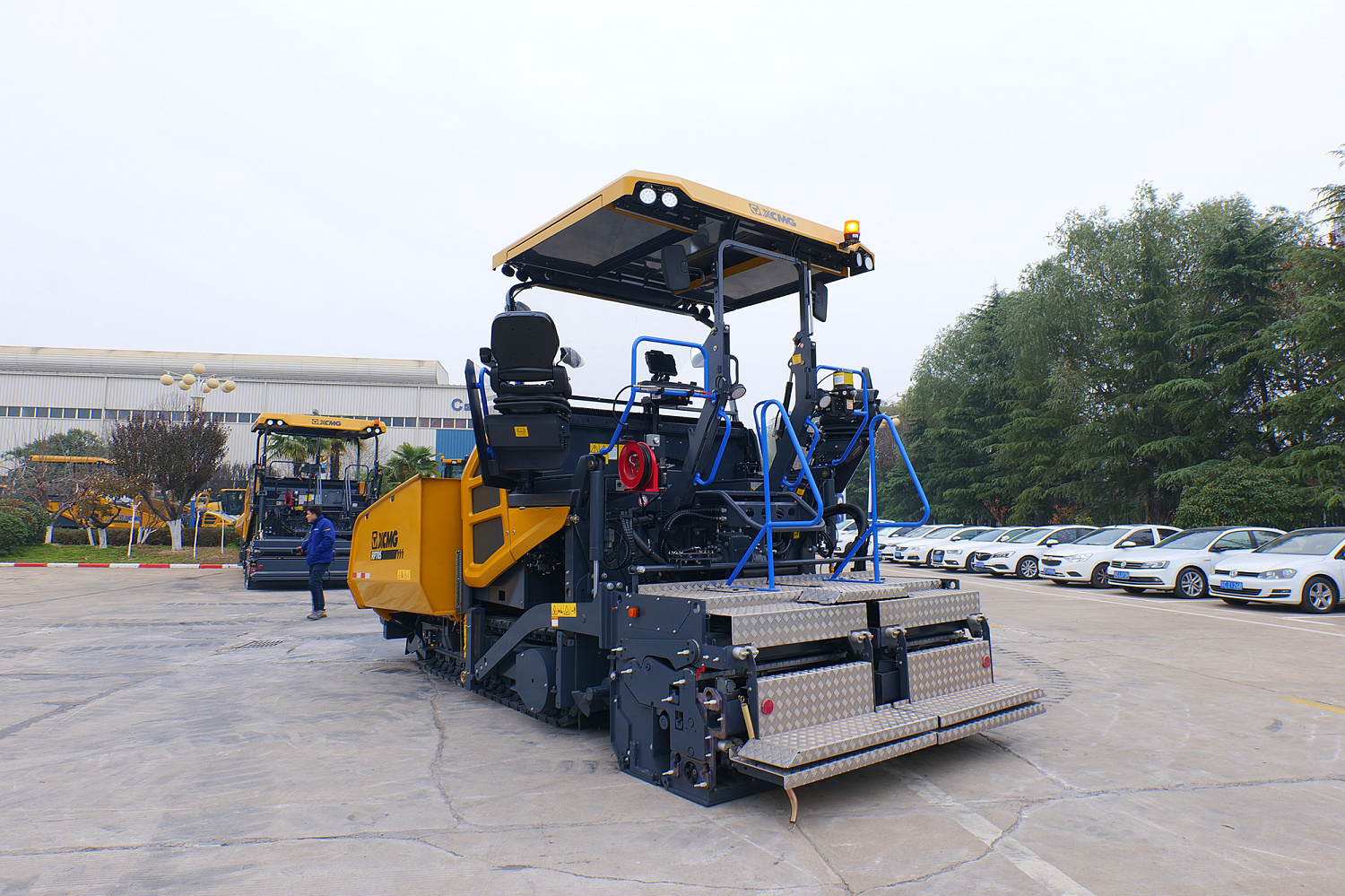 Асфальтоукладчик XCMG RP705