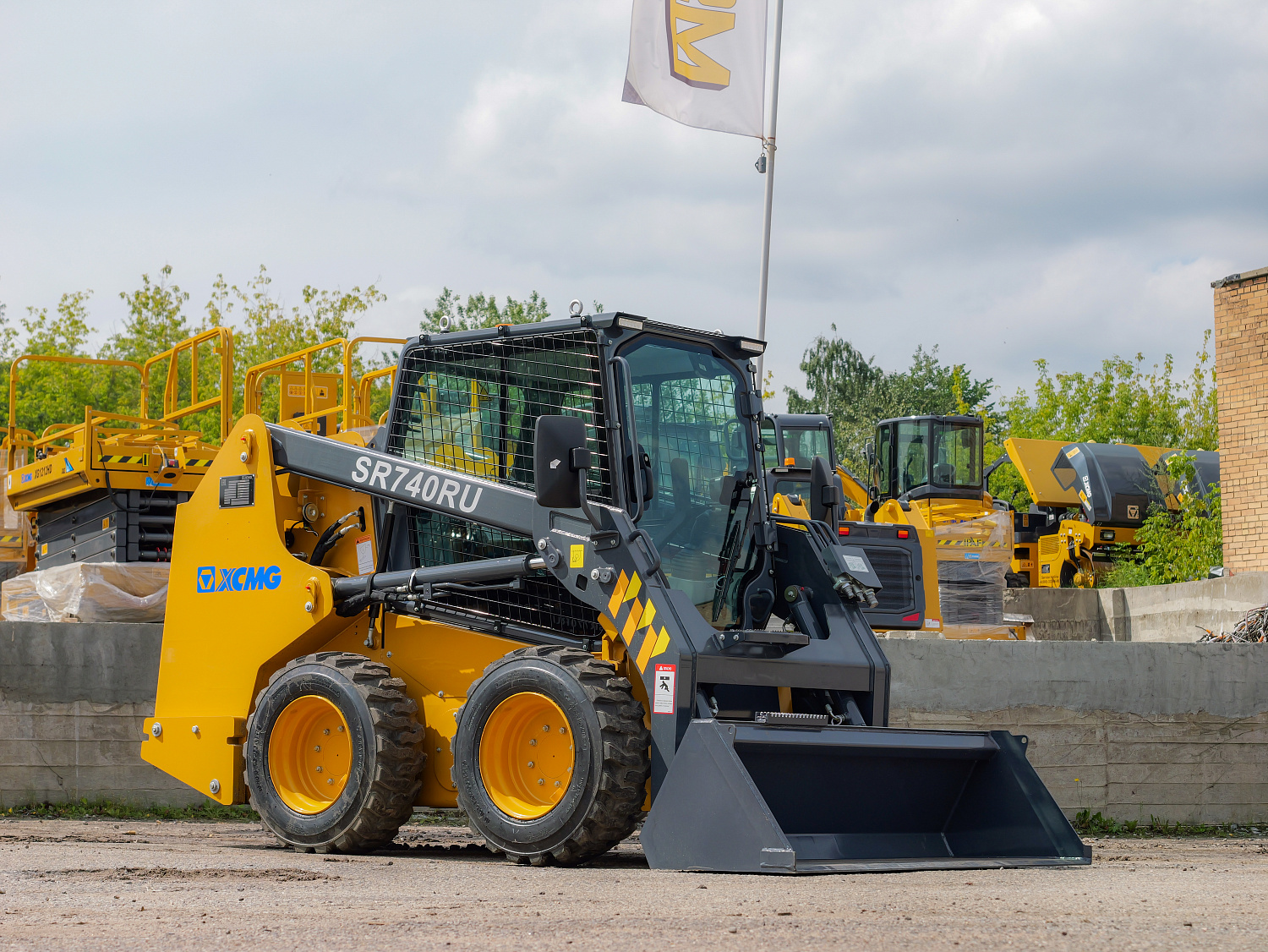 Мини-погрузчик XCMG SR740RU