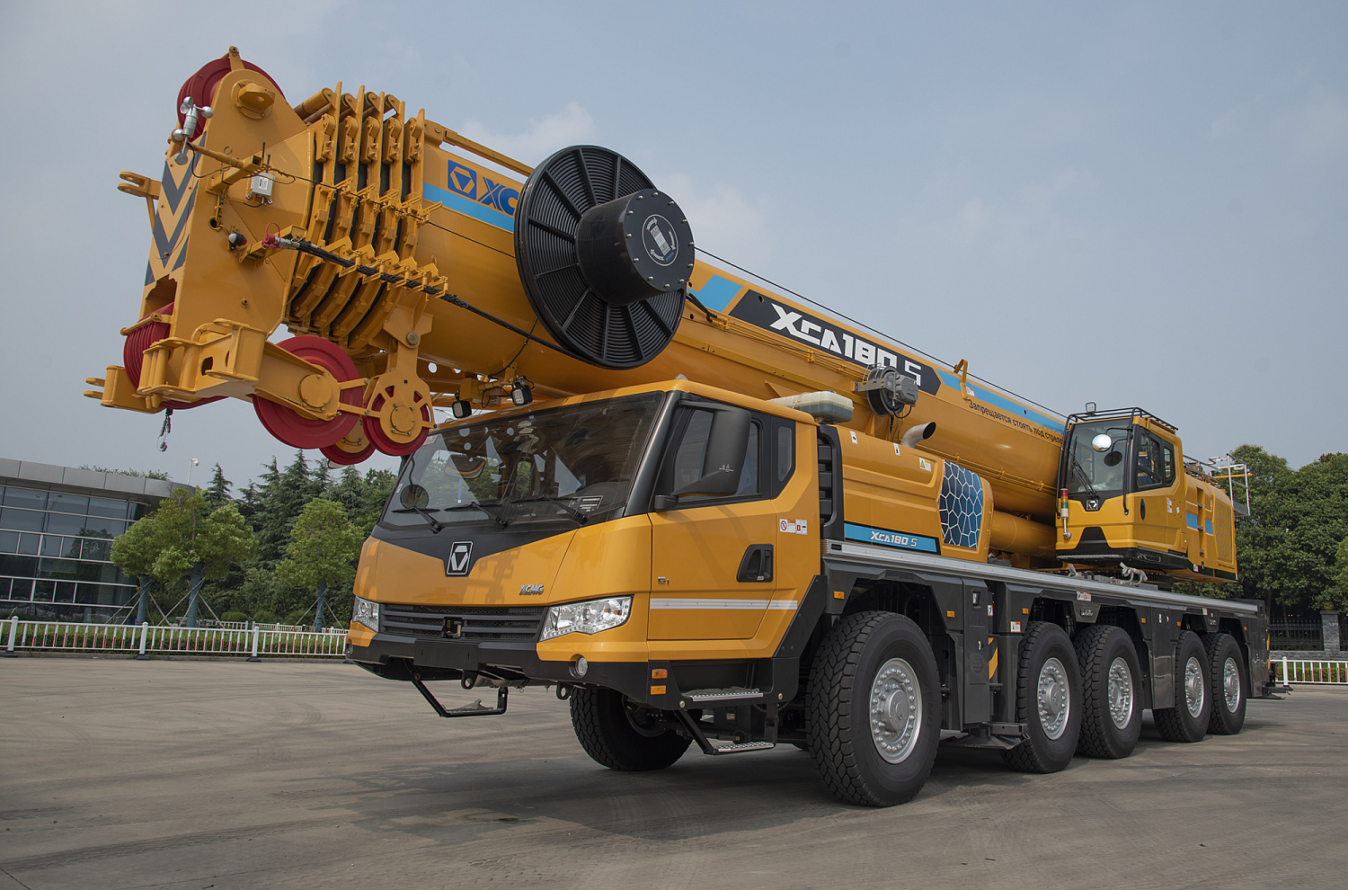 Вседорожный кран XCMG XCA180_S