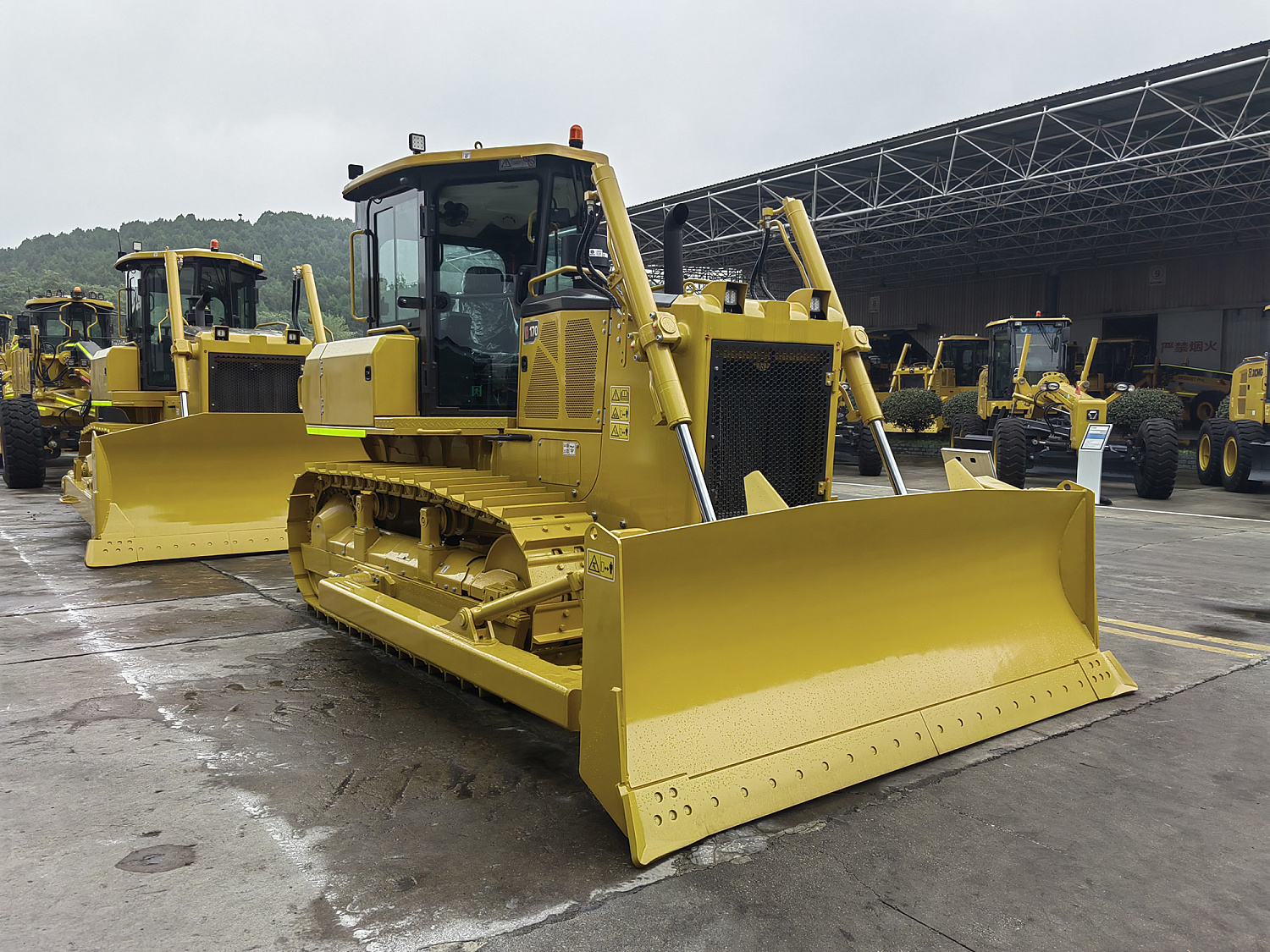 Бульдозер XCMG D170