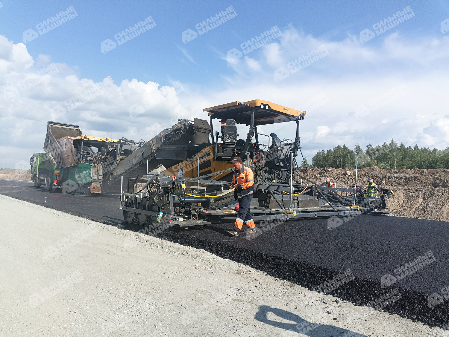 Асфальтоукладчик XCMG RP1355Т